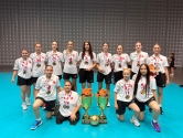 OTURARAK VOLEYBOL KADIN A MİLLÎ TAKIMIMIZDAN BRNO’DA ÇİFTE ŞAMPİYONLUK!