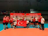 OTURARAK VOLEYBOL KADIN A MİLLÎ TAKIMIMIZDAN BRNO’DA ÇİFTE ŞAMPİYONLUK!