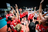 OTURARAK VOLEYBOL KADIN A MİLLÎ TAKIMIMIZDAN BRNO’DA ÇİFTE ŞAMPİYONLUK!
