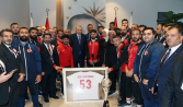 Cumhurbaşkanı Erdoğan’a Avrupa Kupası ve Ampute Milli Takım Forması Takdim Edildi