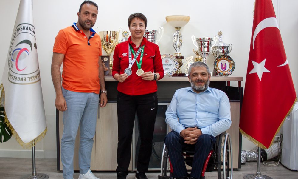 Milli Sporcudan Başkan Erkoç’a Ziyaret